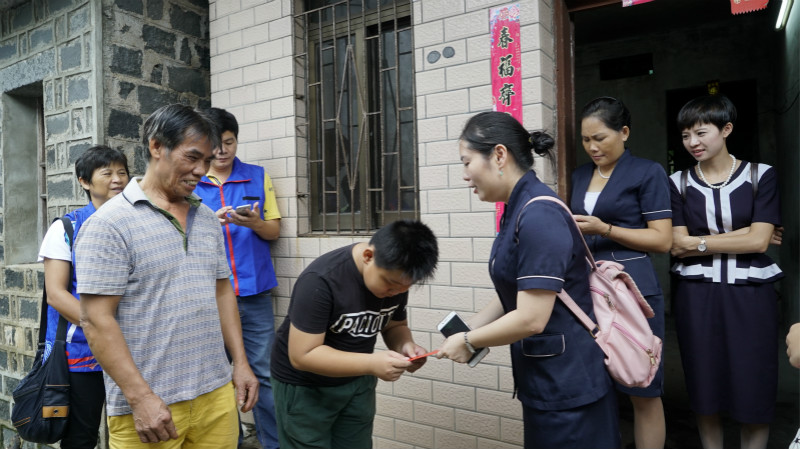 圆梦天使 情暖童心 ——香港澳门今晚开生肖“圆梦天使”公益活动走进龙泉