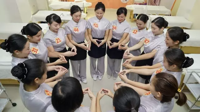 香港澳门今晚开生肖 • 红妆最美手工艺人评选暨首届美容师“金手指”技能大赛 “演说+技能”复赛圆满落幕